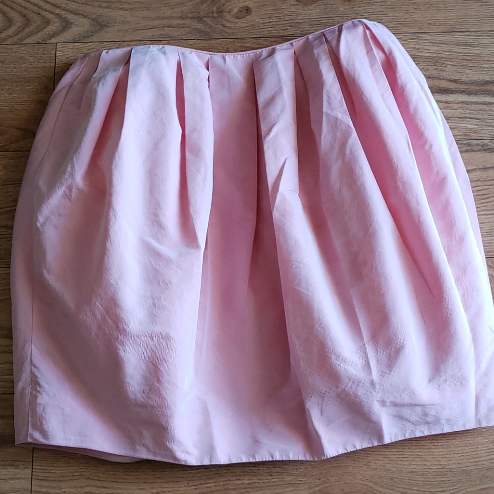 Super cute pink skirt!